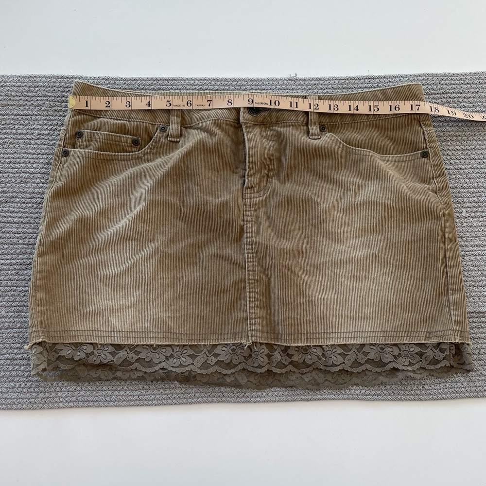 Vintage YMI Y2K Tan Corduroy Lace Trim Mini Skirt Size 13 - Picture 5 of 9
